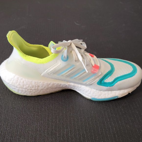 Adidas Ultraboost 22 - Picture 6 of 8